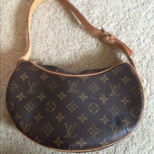 Auth. Loui Vuitton croissant PM